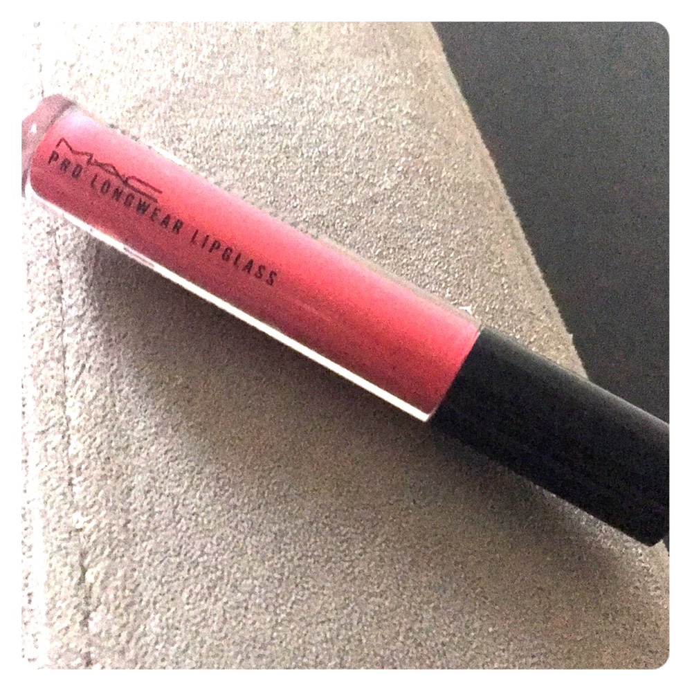Mac Pro longwear lipglass in color forever rose.
